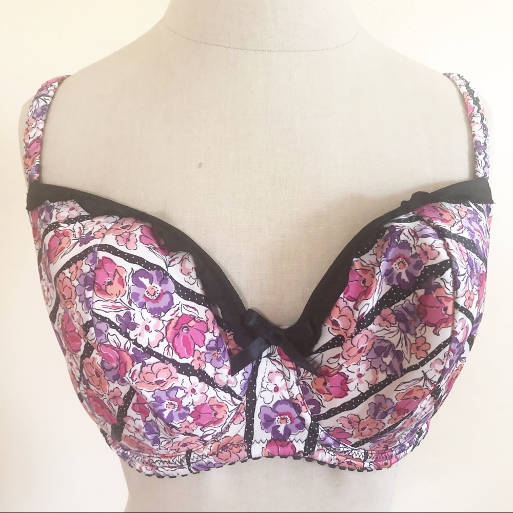 Slightly padded underwired bra. Size 34G (34DDDD). Marks & Spencer